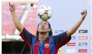 星空体育-今天是小罗加盟巴萨22周年，巴萨社媒晒照向巴西传奇球星致敬