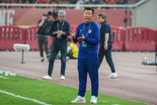 1726026844857021160.jpg (体育)(8)足球——中超:山东泰山胜浙江XxjpseC007268_20240525_PEPFN0A001.jpg